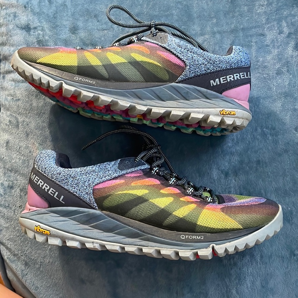 Like new- Merrell Antora 2, rainbow/multicolor